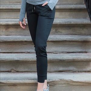 NWT black zyia unwind joggers size small